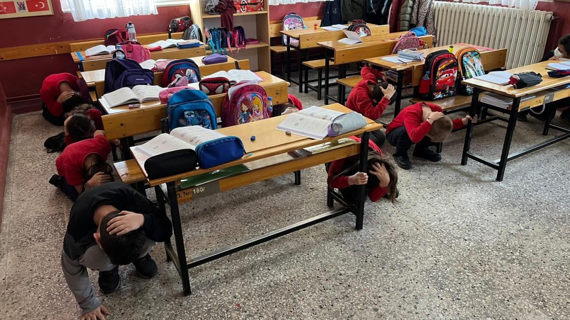 Türkiye Geneli Okullarda Yapılan Deprem Tatbikatı